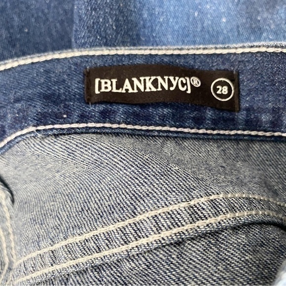 Blank NYC NWT High Rise Exposed Button‎ Fly Straight Leg Jeans Frayed Hem 28 - Picture 8 of 9